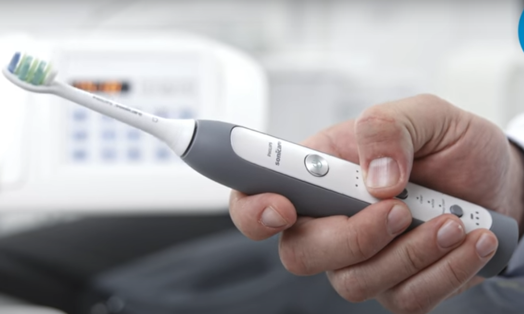 Электрическая зубная щетка