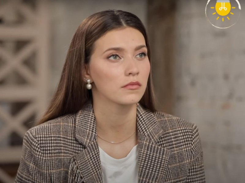 Регина несколько раз извинилась,  