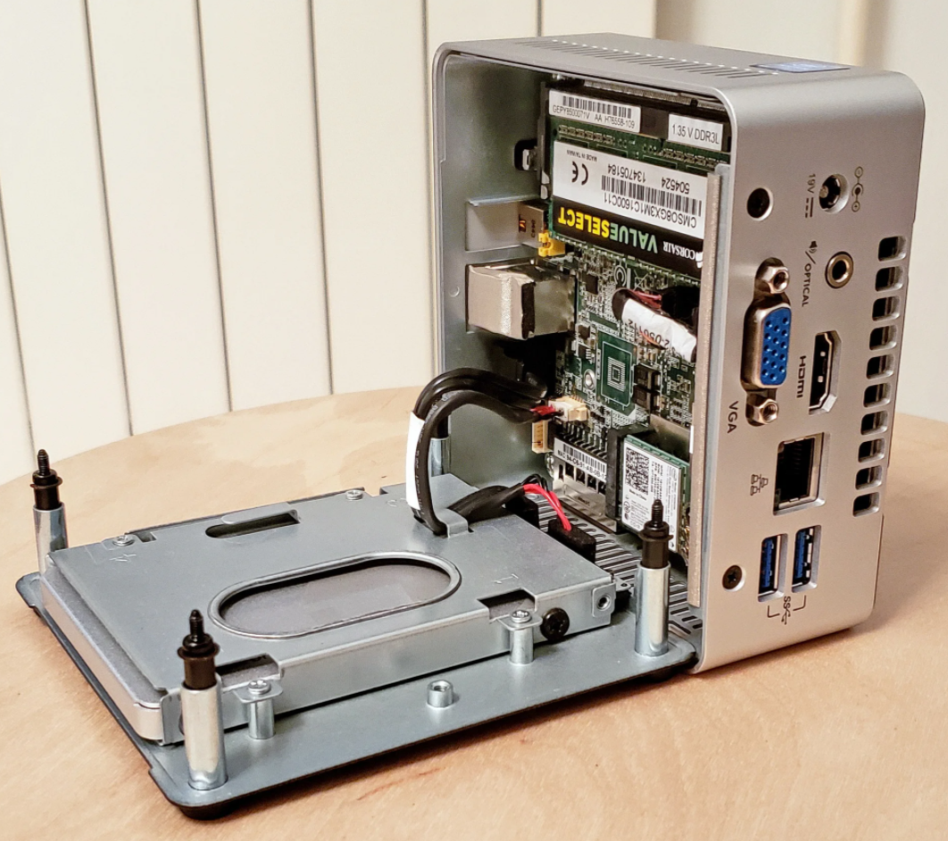 Intel NUC Kit в разборе