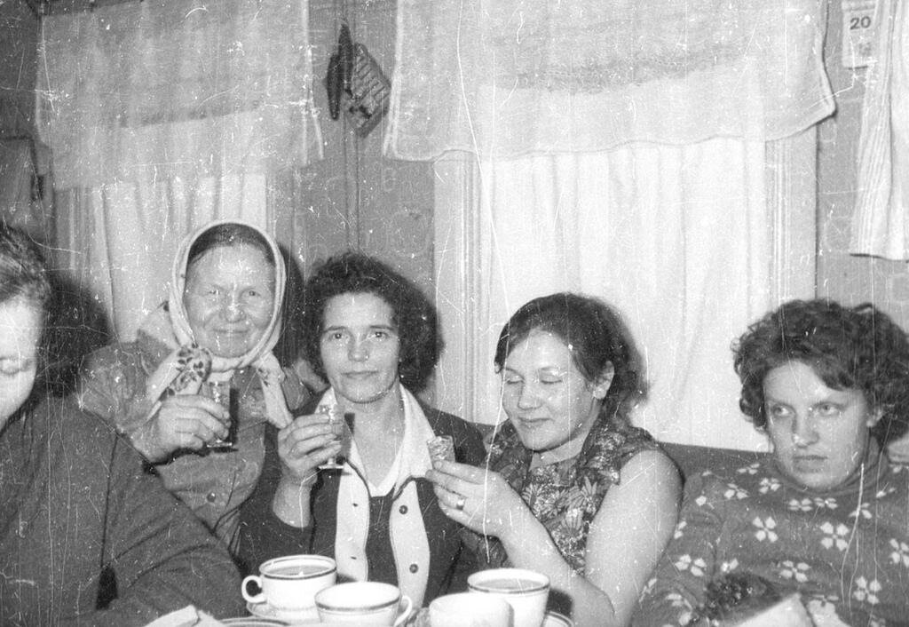 1972. Пьянка в деревне Белощелье. 