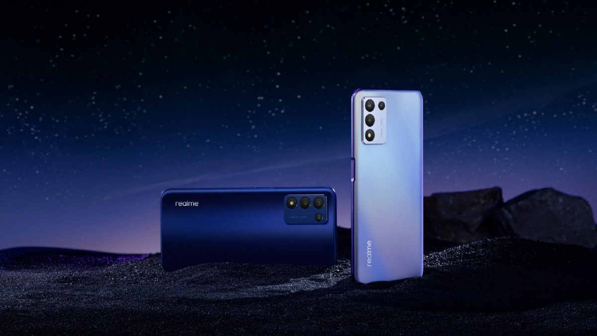 Задняя сторона смартфона Realme Q3s