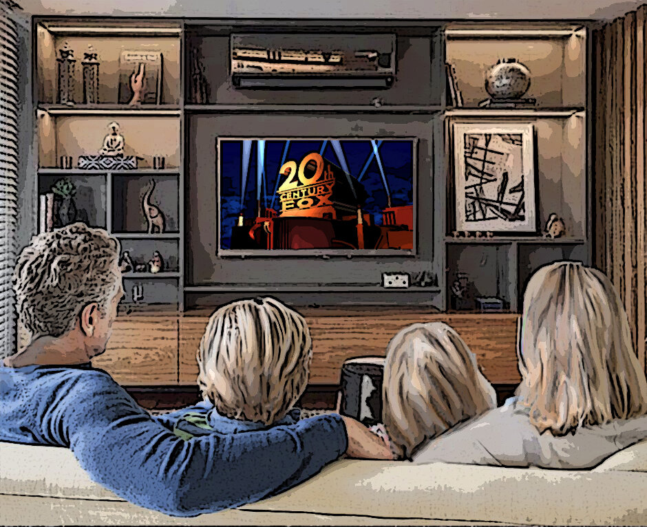 Семья устроилась посмотреть кино. Иллюстрация