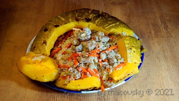 Плов из свинины в тыкве в духовке