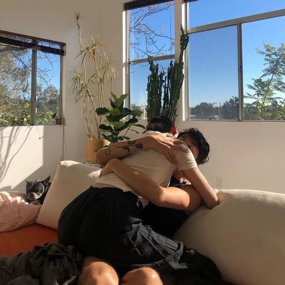 Второй язык любви — прикосновения. 