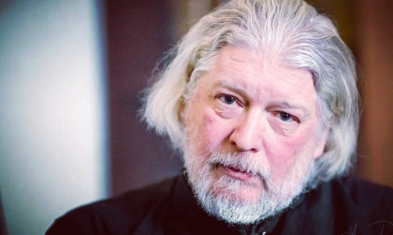 Алексей Уминский — протоиерей, настоятель храма Святой Троицы в Хохлах, педагог, публицист, телеведущий, писатель.