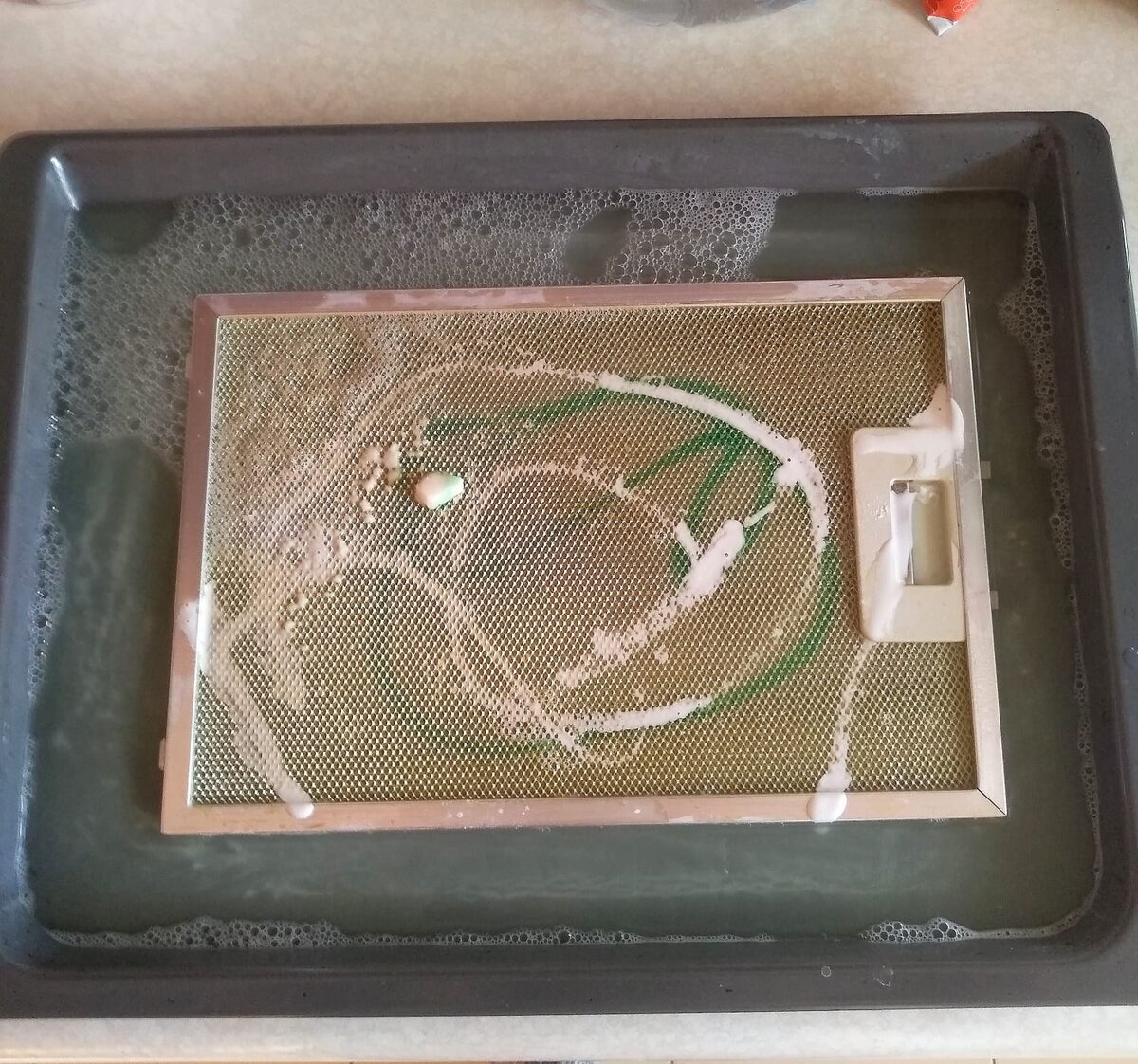 Добавила ещё соды, ещё "фейри" - но вода уже остыла. Но попытка была. ))