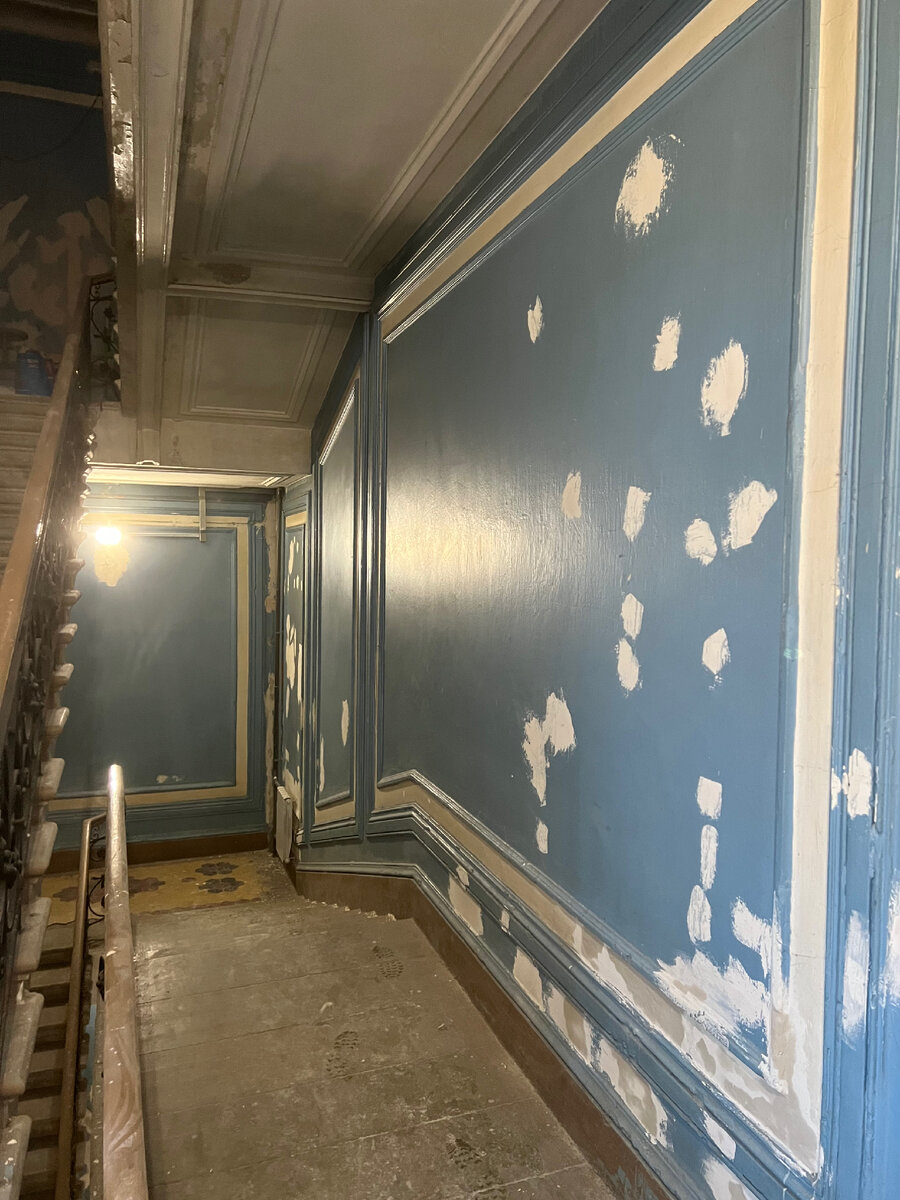 Стены во второй парадной