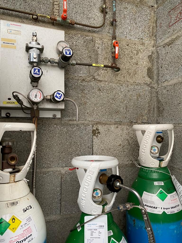 Комнатка с сжиженными газами во Франции, университет Поля Сабатье. 