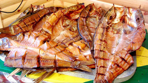 Вот как коптить рыбу в коптильне и что из этого может получиться 