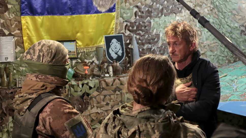 Фото: Ukrainian Joint Forces Operation Press Service / AP📷Шон Пенн с украинскими военными