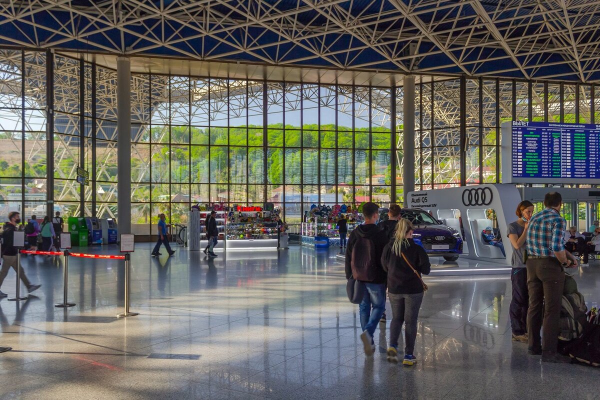 сочи аэропорт фотографии зал вылета. севастьянова. обстановка в аэропорту сочи сейчас. пассажиропоток аэропорта сочи. аэропорт закрыт.