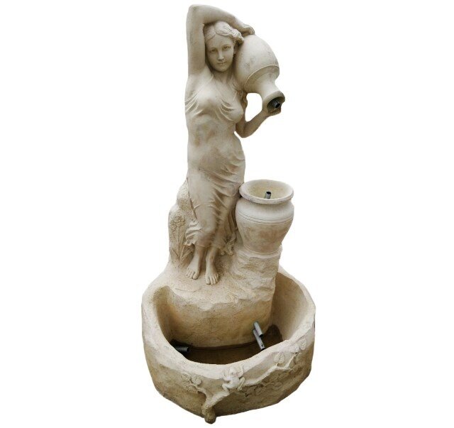 Фонтан со скульптурой девушки