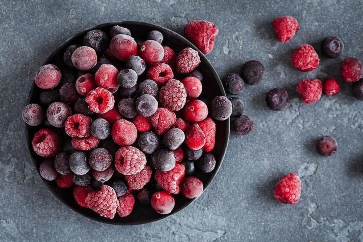    Замороженные ягоды: как правильно использовать и что приготовить