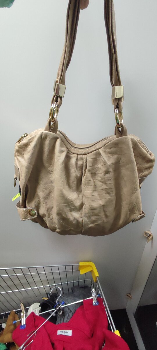 Фото из примерочной маназина 