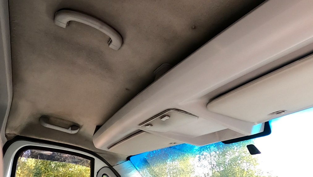 Отделка этого потолка – последняя точка в финализации кабины