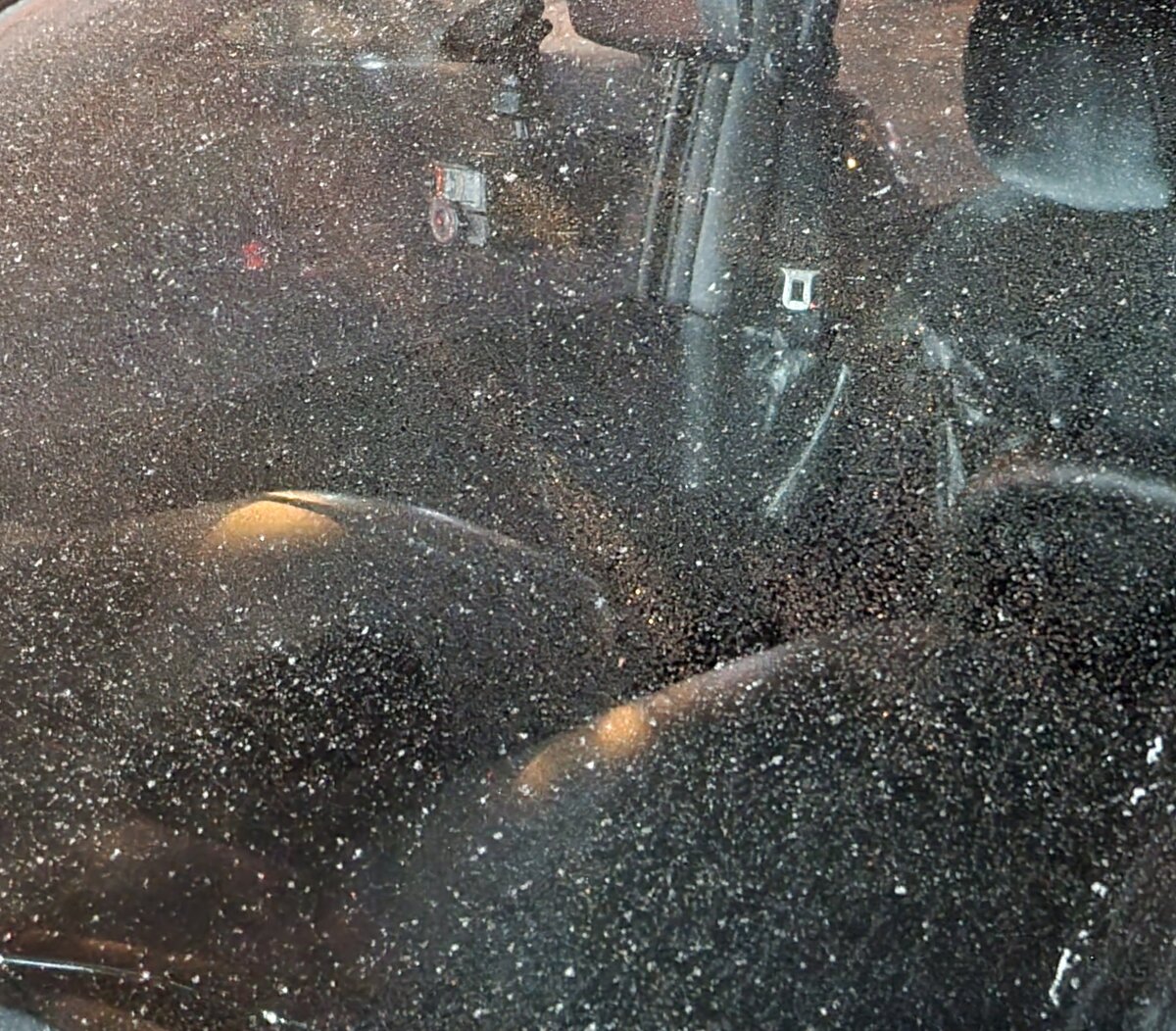 А с такими остатками снега они справляются, если нет желания прогревать машину больше 2-3 минут.