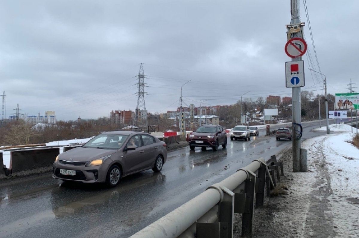    На томском Коммунальном мосту начался ремонт опор