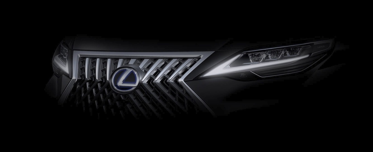 Lexus LM Hybrid - новый гибридный минивэн от Lexus.