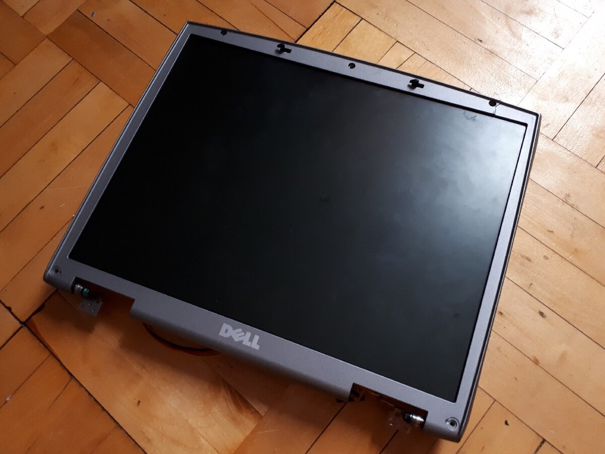 Разобрал крышку, посмотрел ее модель: