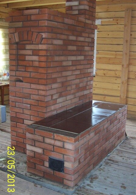 Кирпичная плита варочная с лежанкой. petropech.ru