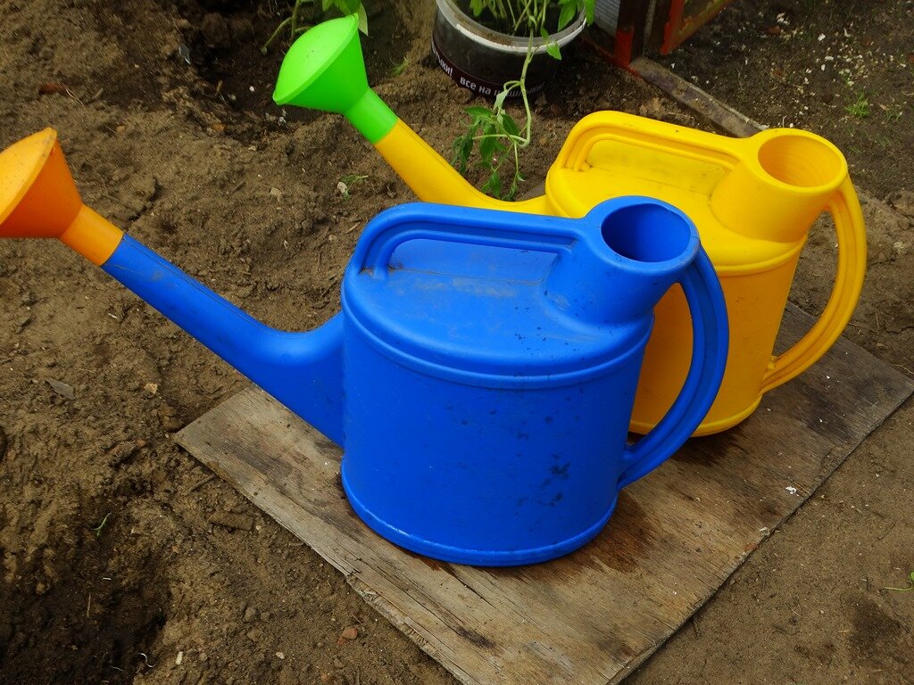 Лейки для полива помидор