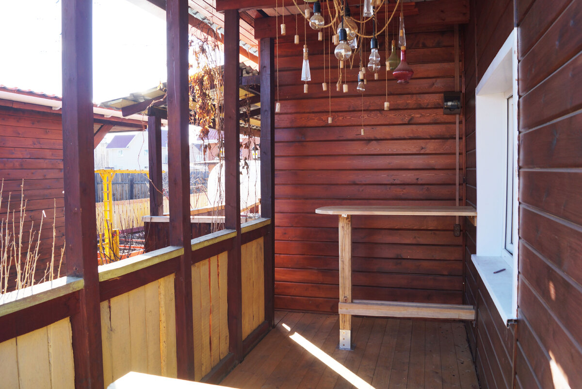 Установленный, но еще не окрашенный стол