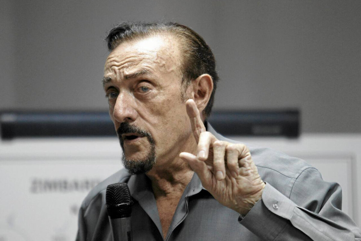 Филипп Зимбардо, организатор эксперимента. Источник: http://www.alexmurrell.co.uk