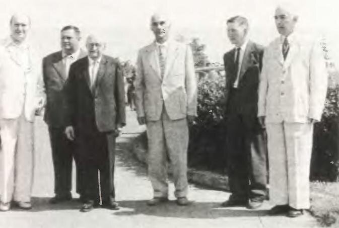                                      Николай Александрович Козырев - по центру