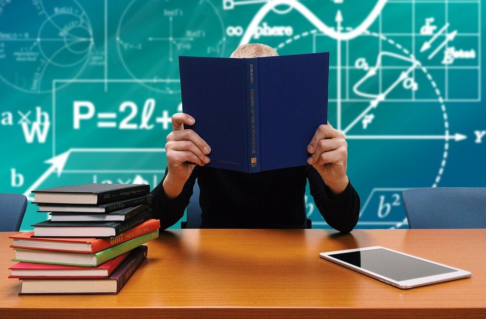 https://cdn.pixabay.com/photo/2017/02/09/11/40/school-2051712_960_720.jpg