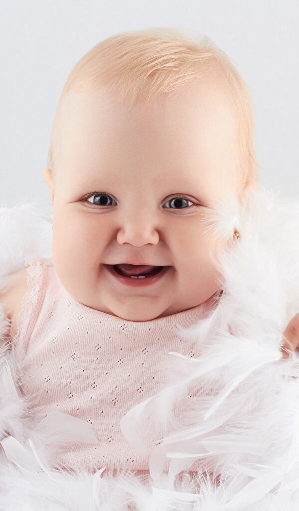 https://s1.1zoom.me/b5342/233/White_background_Infants_511844_600x1024.jpg