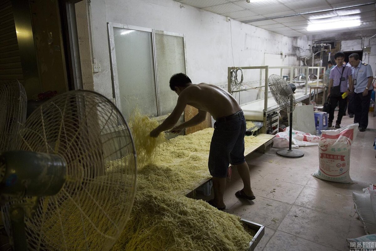 Производство лапши в азии