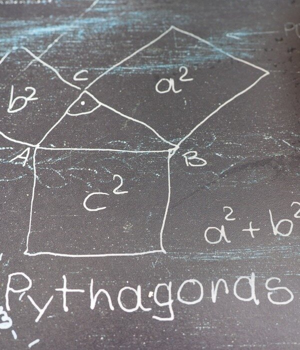https://pixabay.com/ru/photos/пифагор-математика-формальные-1271942/