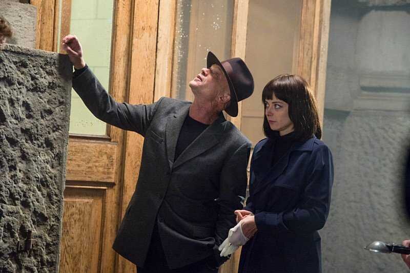 Здесь и далее - кадры из сеиала