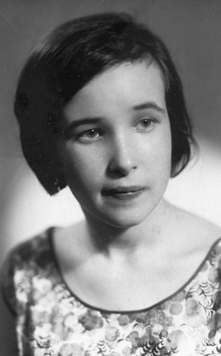 Елена Шварц в юности 