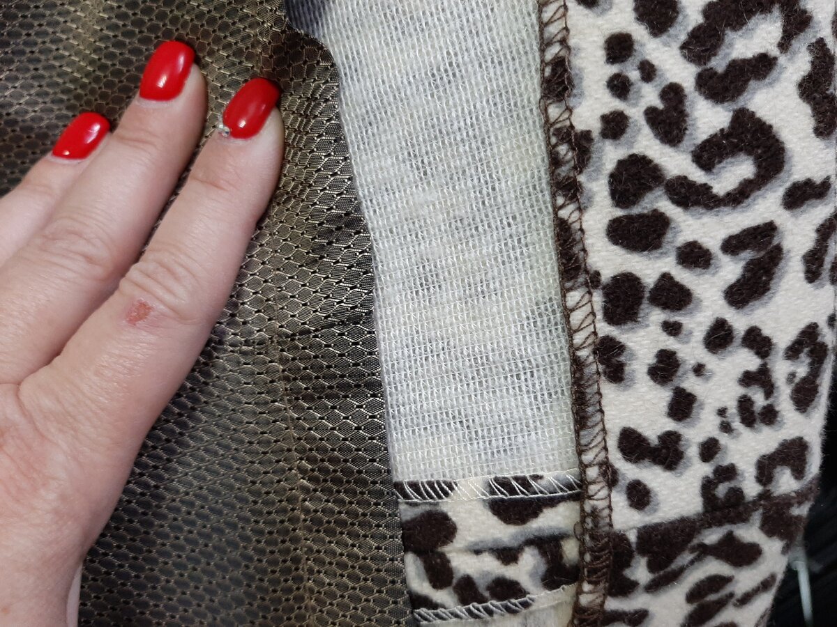 Низ подшить потайными стежками, на лице их видно не будет.