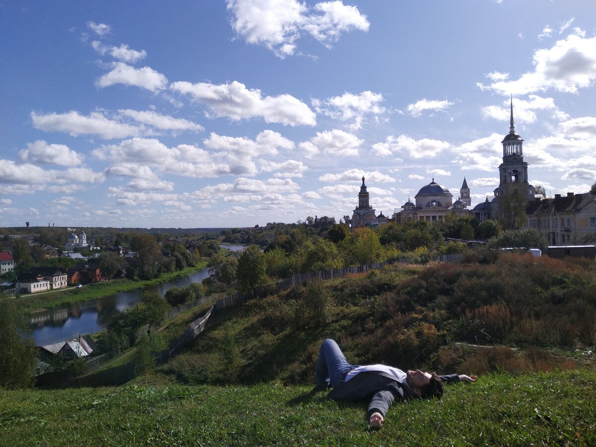 Автор упоён русской провинцией и пребывает в благоговейной отключке. Торжок.