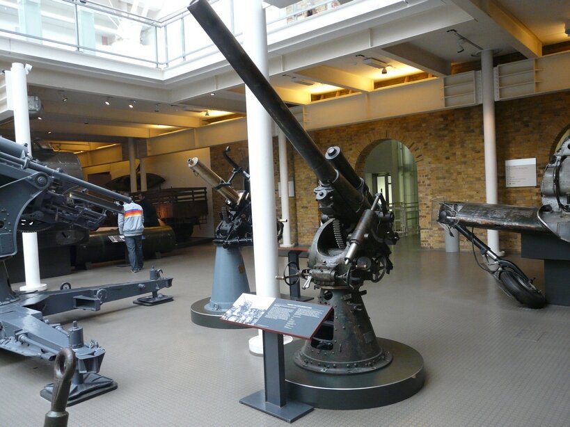 Пушка 7.7cm L/35  Socket  Flak 16  RheinMetall   в музее в Лондоне