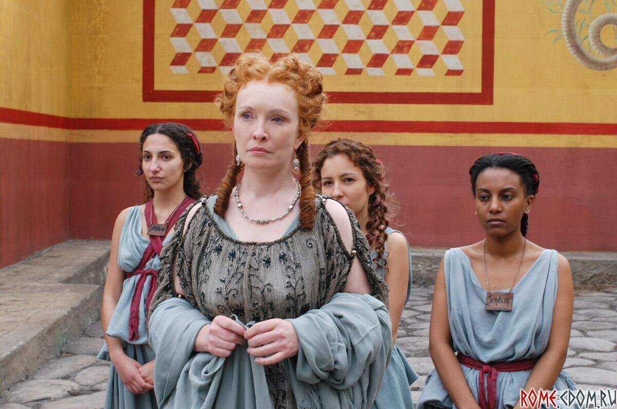 Хозяйка и её домашние рабыни. Кадр из сериала «Рим».