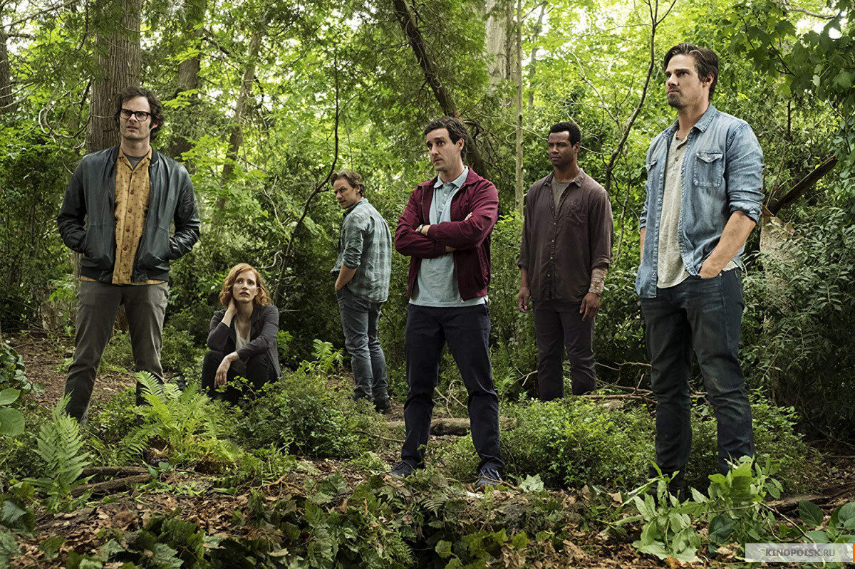 Сюжет картины переносит зрителя на 27 лет вперёд с момента событий предыдущей части. Каждый из повзрослевших друзей из "Клуба неудачников" получает роковой звонок , заставляющий их вернуться в родной Дерри и покончить с Пеннивайзом.