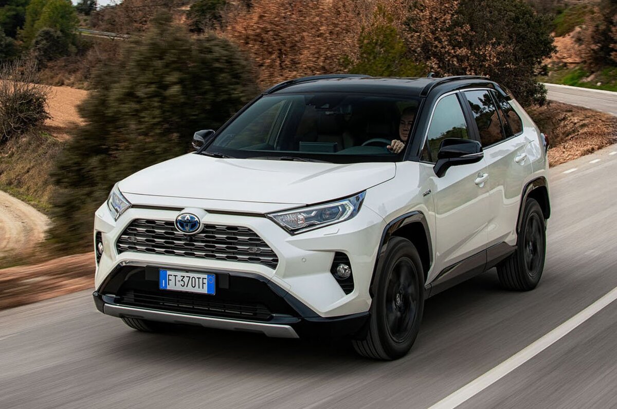 https://www.carhelpcanada.com/wp-content/uploads/2019/06/2019-Toyota-RAV4-Hybrid-1.jpg