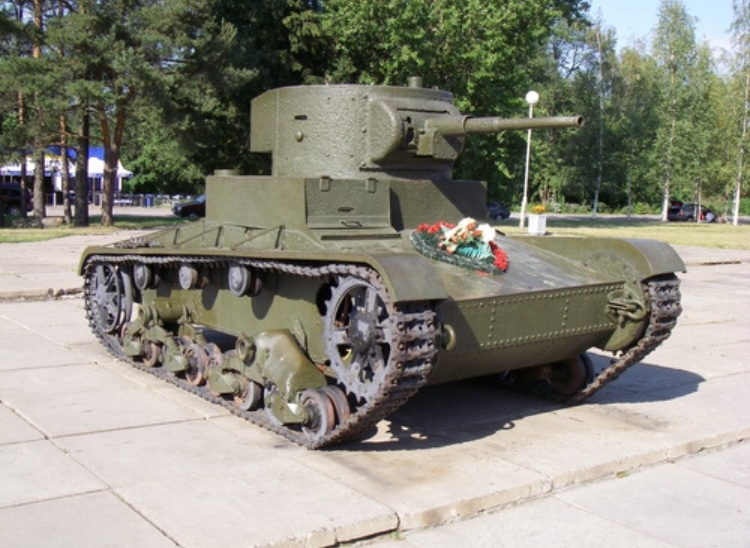 Т-26 переделанный нашими конструкторами из Викерс 6 тонн