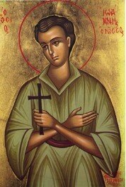 Последним из пленных был позван Иоанн Русский. И его турецкий военноначальник поставил перед выбором: либо ты принимаешь мусульманство, либо тебя ждет смерть. Именно этот выбор выявлял великих святых в истории нашей Церкви. Святой Иоанн ответил турку: «Я пленник этой войны, и я – в твоих руках. Но ты пленил мое тело, а не мою душу. Я готов выполнять ту работу, которую ты прикажешь, но не отрекусь от Христа, даже если ты лишишь меня жизни». Именно за выбор исповеднического пути мы, греки, так любим и почитаем святого Иоанна Русского.