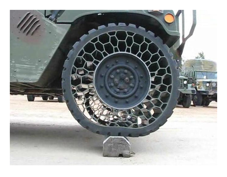 Безвоздушные шины на армейской технике