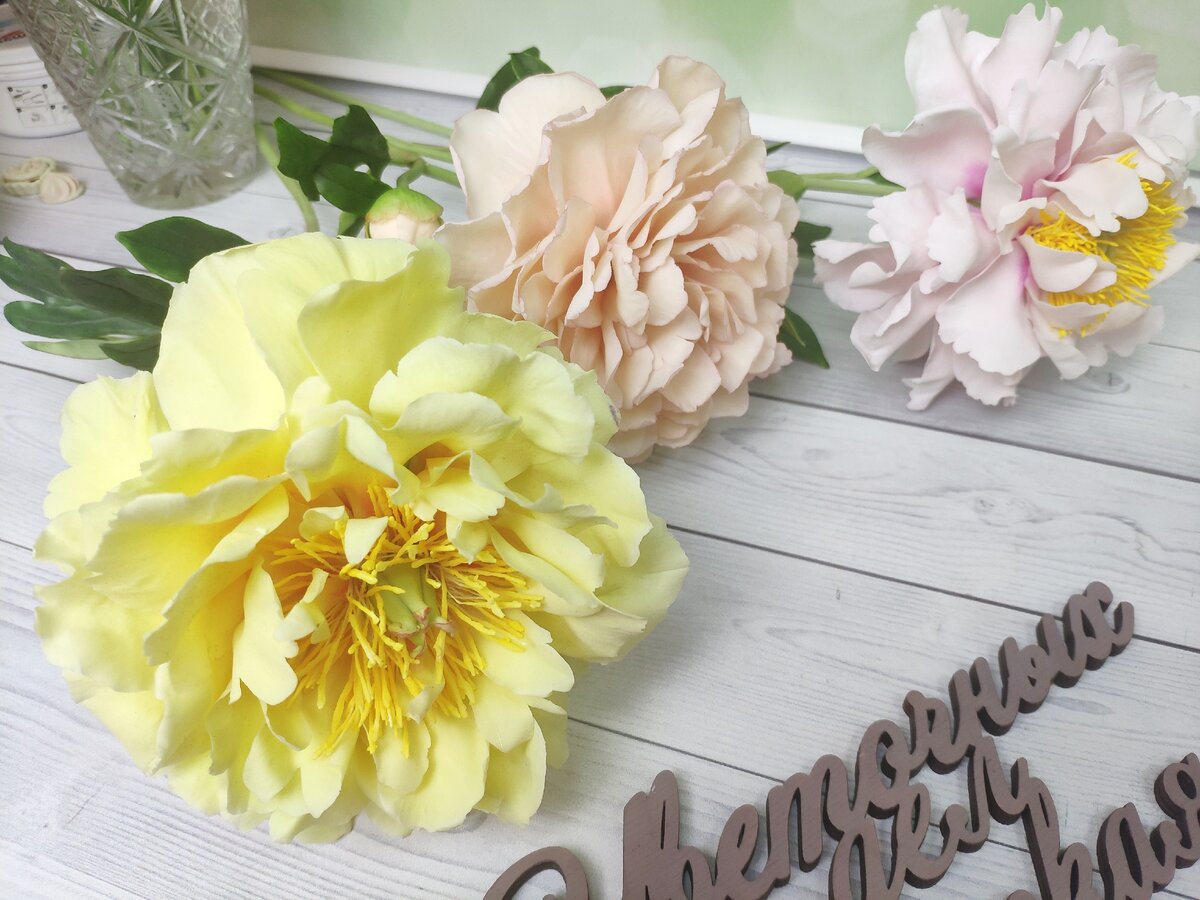 Пионы из холодного фарфора. Фото из личного архива.