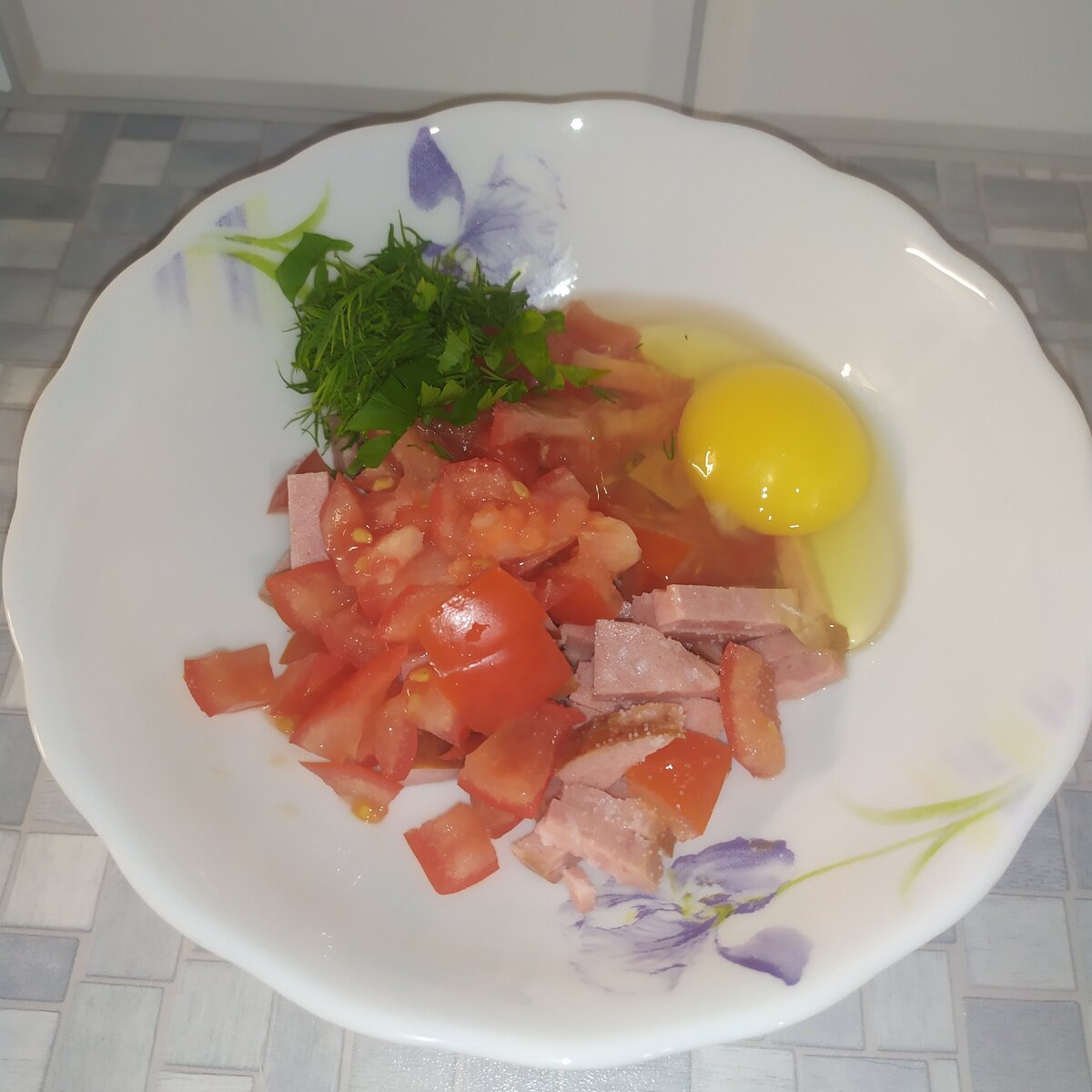Продукты для начинки смешать в тарелке