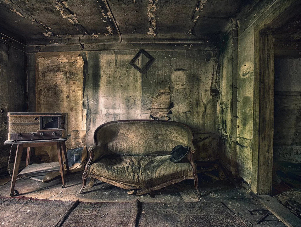 Семён Семёныч из Архангельска приобрёл квартиру. Прежние жильцы куда-то съехали и продали недорого. Радость переезда в новое жильё омрачили живущие там тараканы.-3