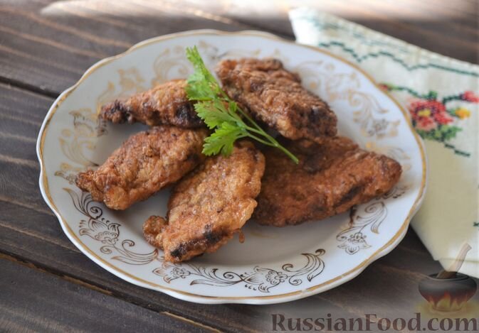 печень говяжья или свиная, молоко, яйца, мука, соль, перец, масло подсолнечное