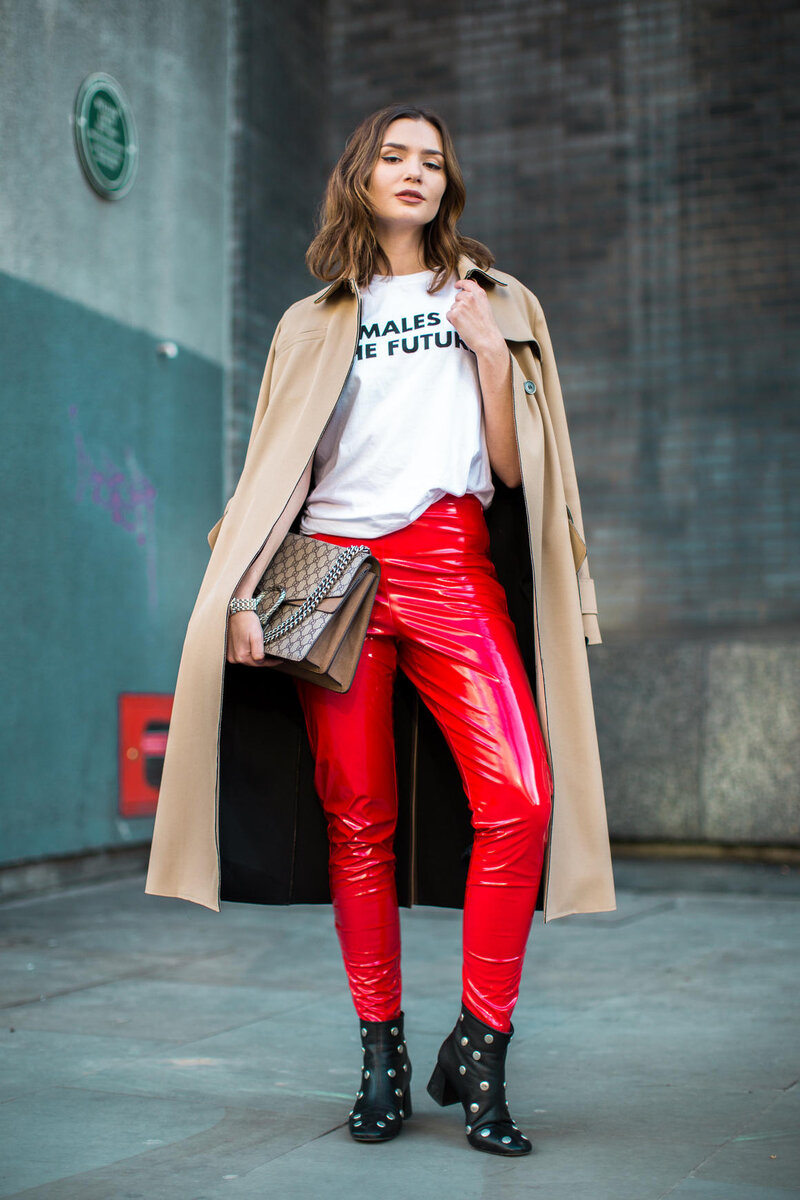 Кожаные брюки Street Style 2020. Кожаные штаны уличная мода. Трендовые кожаные брюки. Модные вещи 2020.
