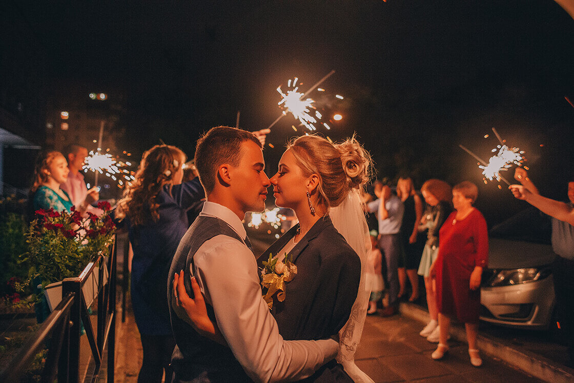 Разгорающаяся любовь в разгар свадебного вечера