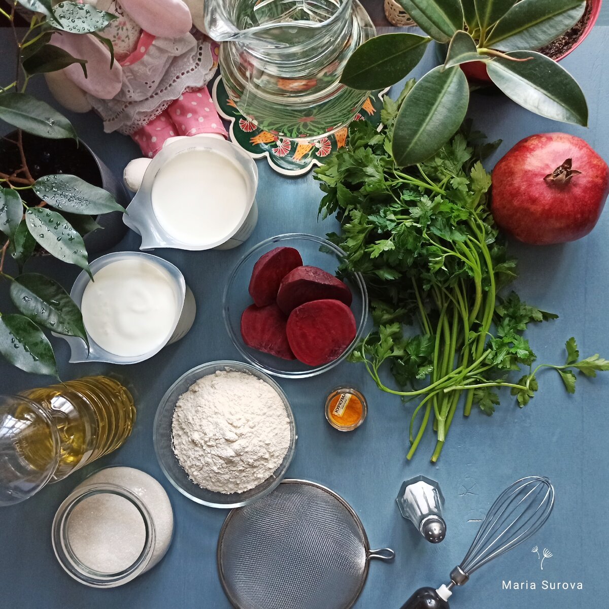 Натуральные и полезные красители - свекла, петрушка и куркума.